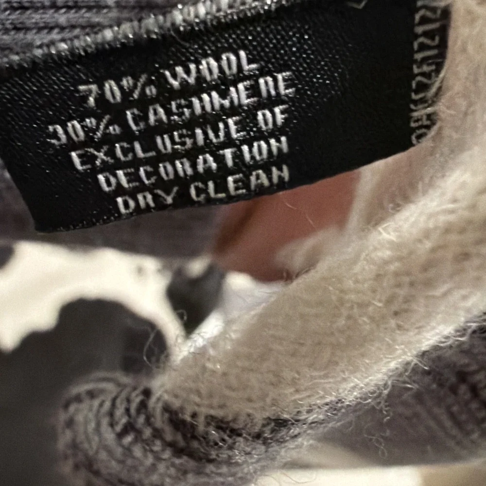 Dillards 70% wool